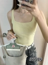Early autumn, a one-piece warm vest with a threaded square neck, lace cutout and brushed top, worn inside or outside for a beautiful back details Picture